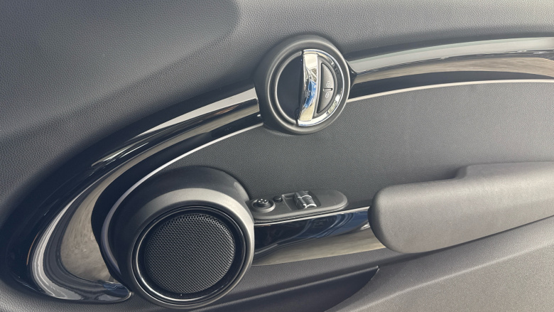 MINI Hatchback 1.5 Cooper Classic 3dr Petrol Hatchback